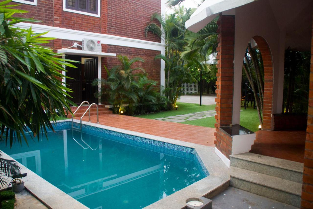 Brick Castle Hotel Chennai Bagian luar foto