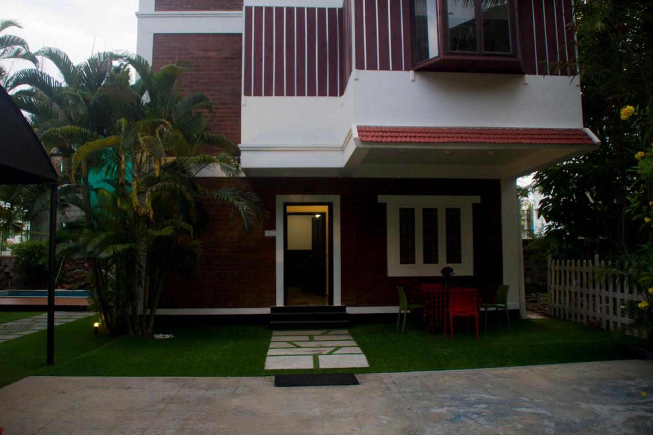 Brick Castle Hotel Chennai Bagian luar foto