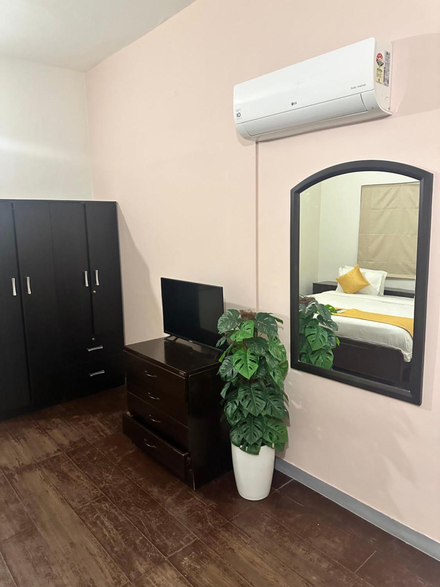 Brick Castle Hotel Chennai Bagian luar foto