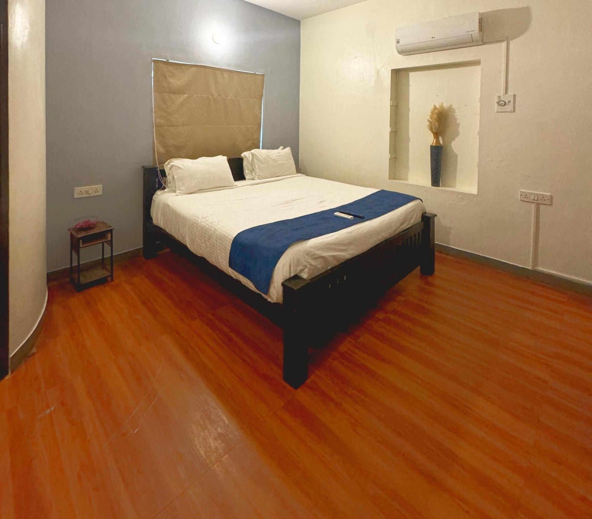 Brick Castle Hotel Chennai Bagian luar foto