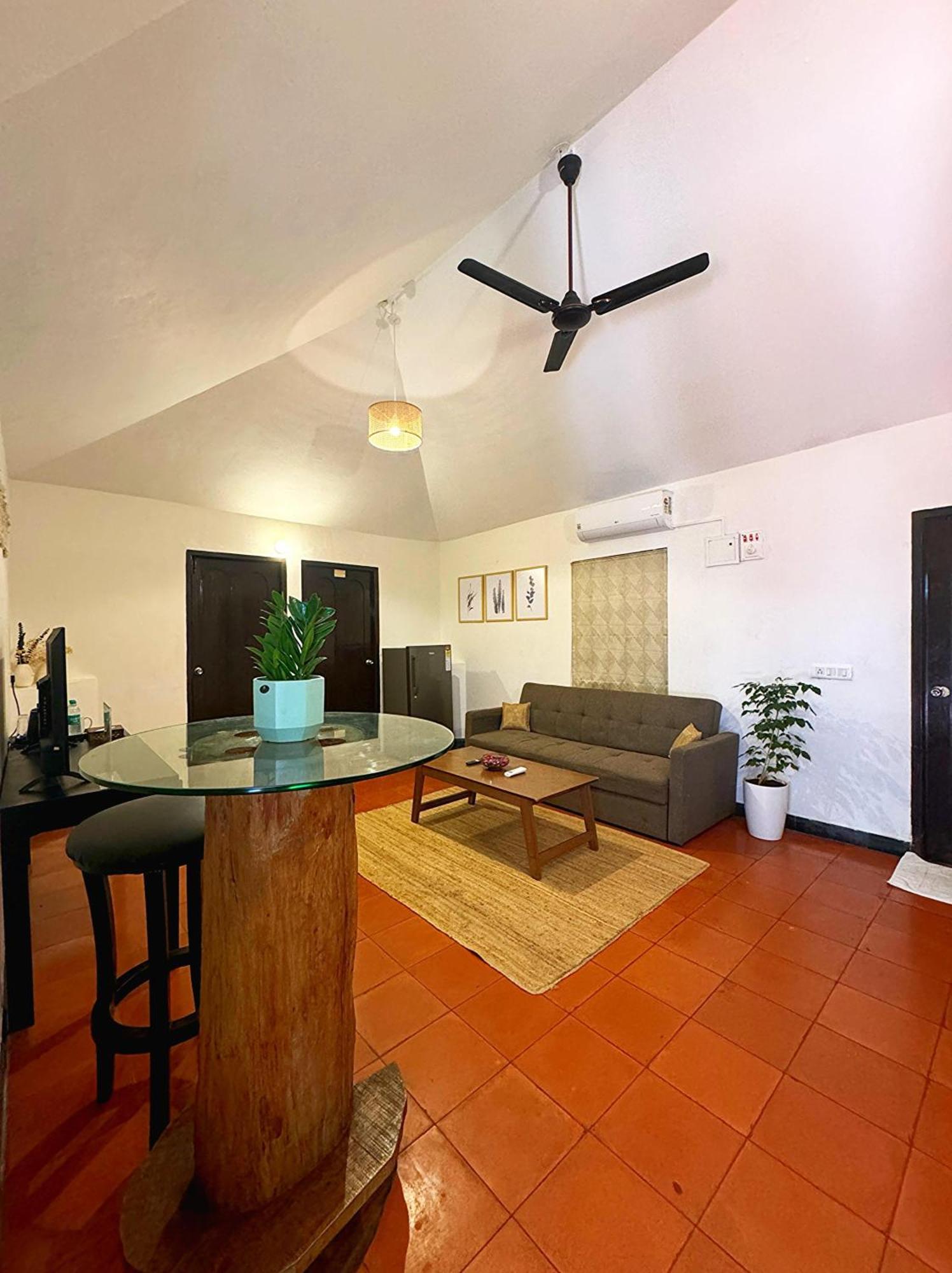 Brick Castle Hotel Chennai Bagian luar foto