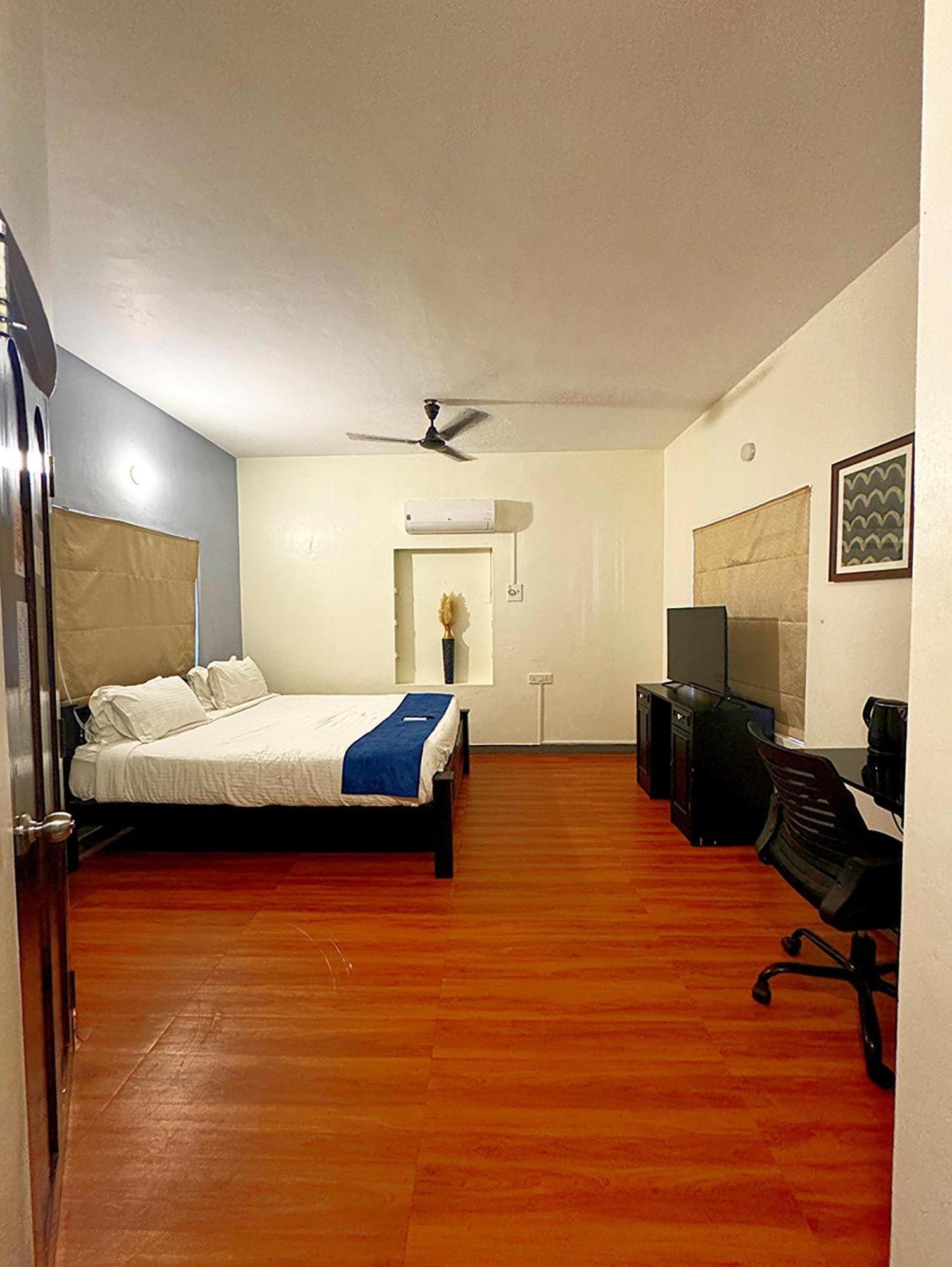 Brick Castle Hotel Chennai Bagian luar foto