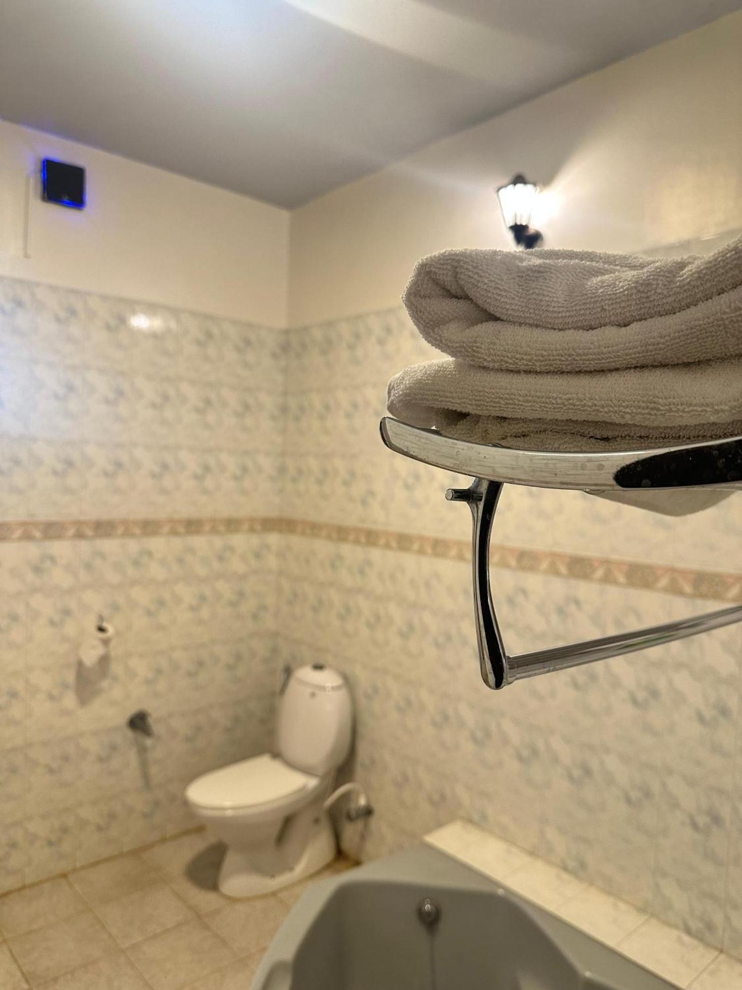 Brick Castle Hotel Chennai Bagian luar foto