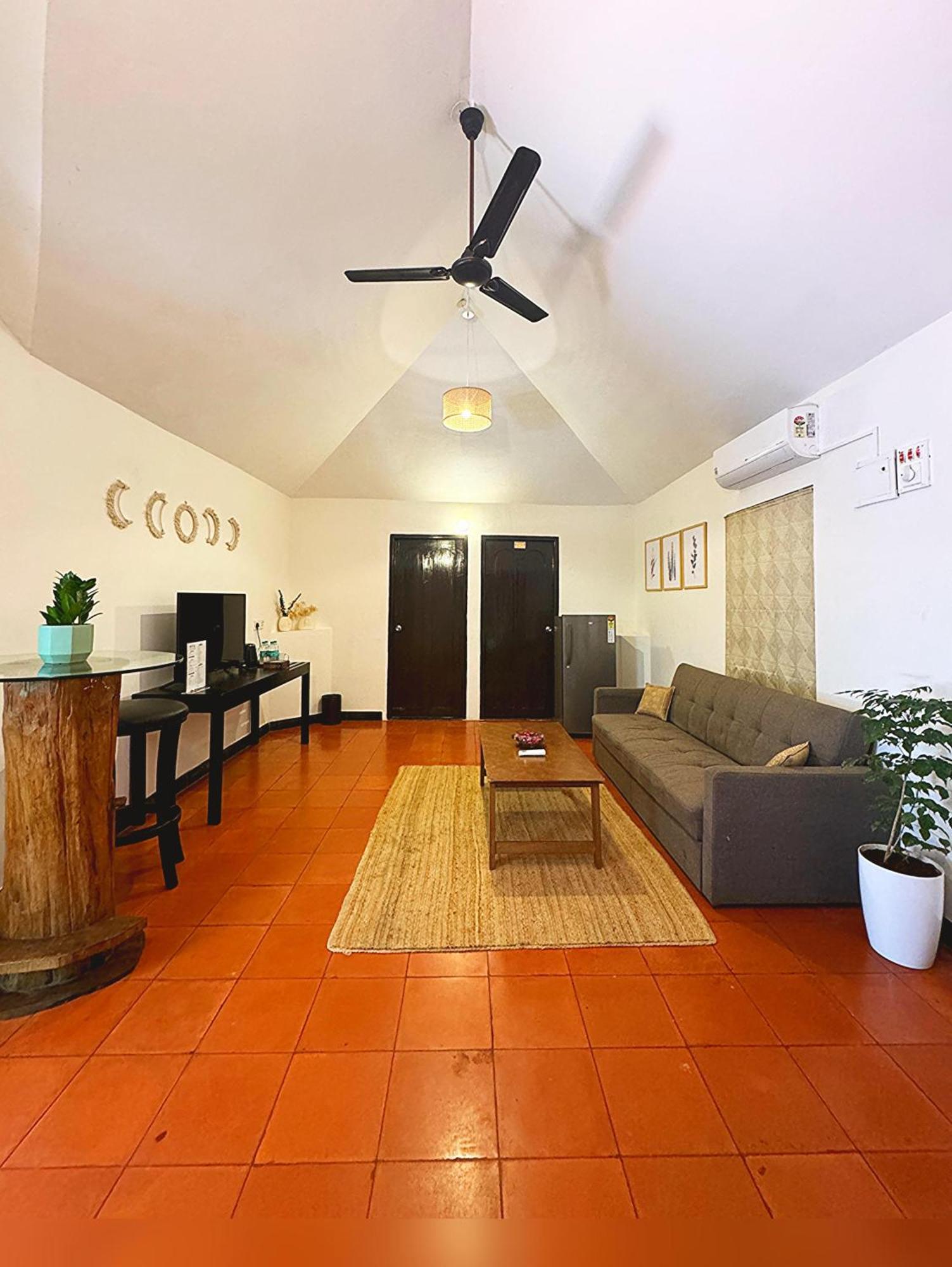 Brick Castle Hotel Chennai Bagian luar foto