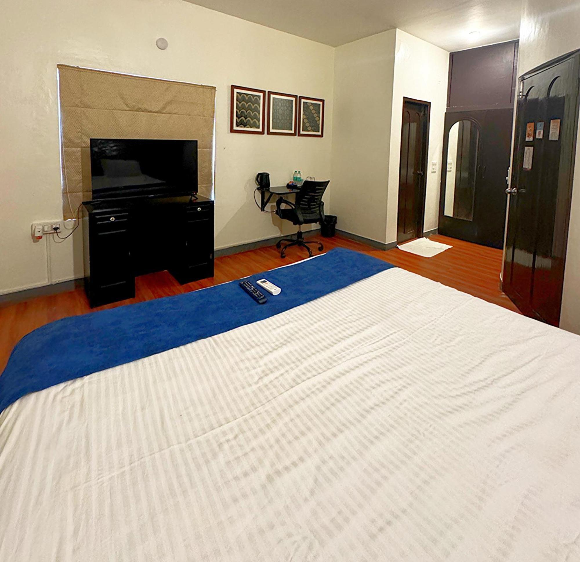 Brick Castle Hotel Chennai Bagian luar foto