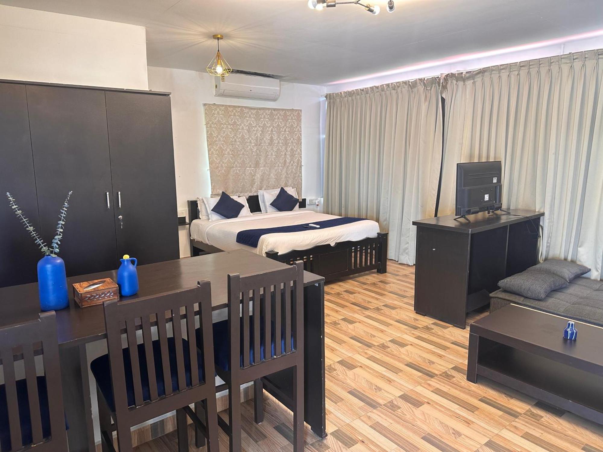 Brick Castle Hotel Chennai Bagian luar foto